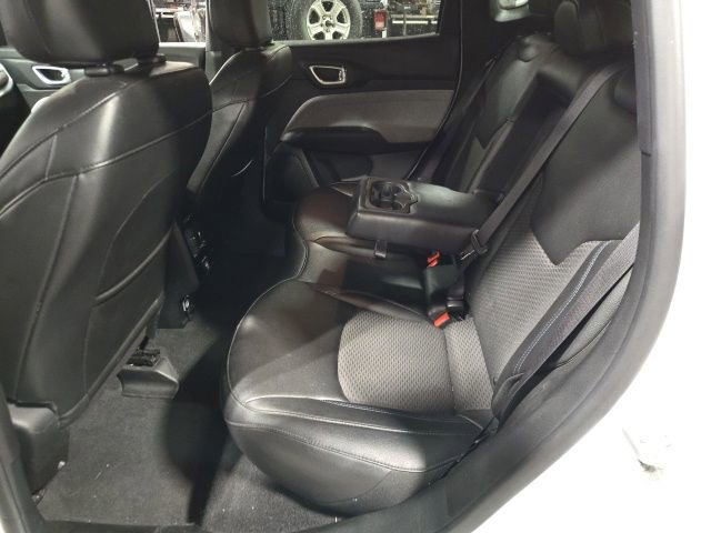 Used 2024 Jeep Compass Latitude AWD/4WD image 12