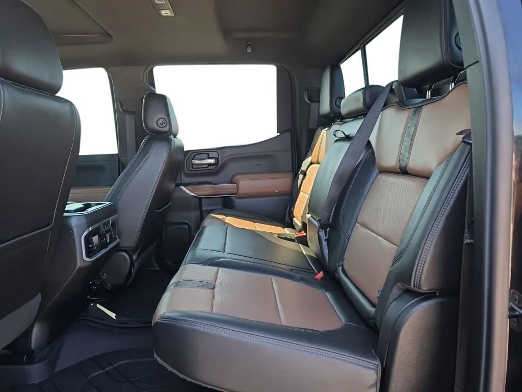 Used 2020 Chevrolet Silverado 1500 High Country w/ Technology Package AWD/4WD image 16