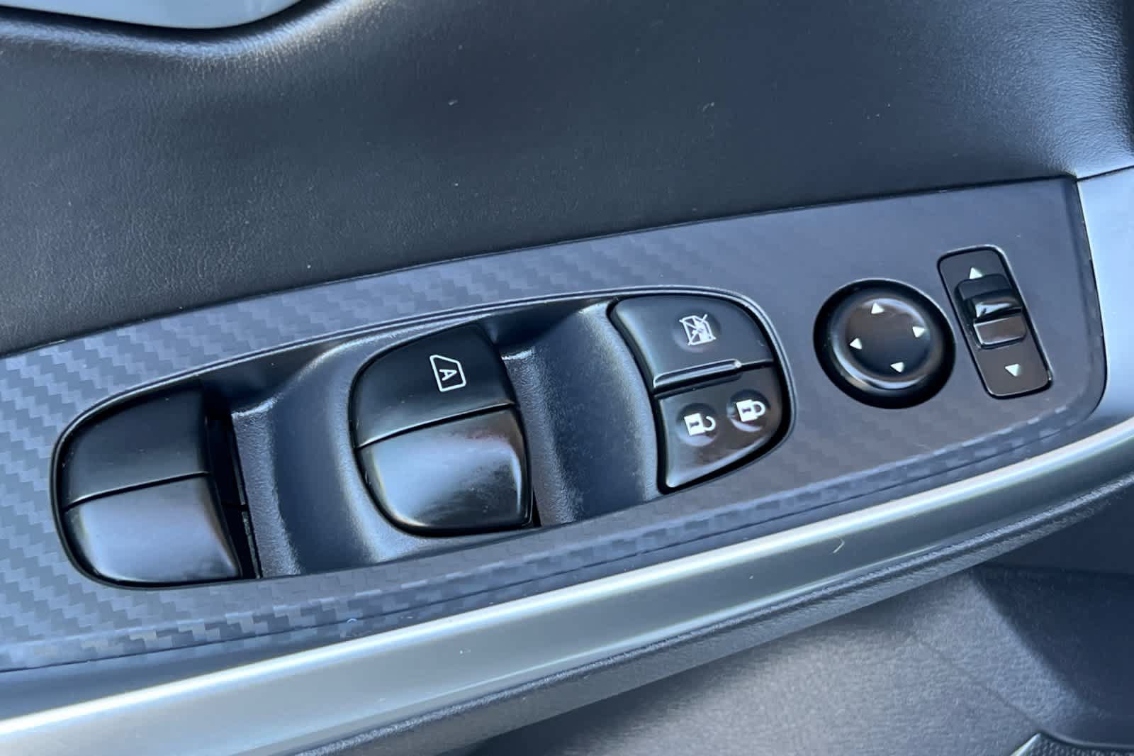 Used 2025 Nissan Sentra SR w/ Midnight Edition FWD image 13