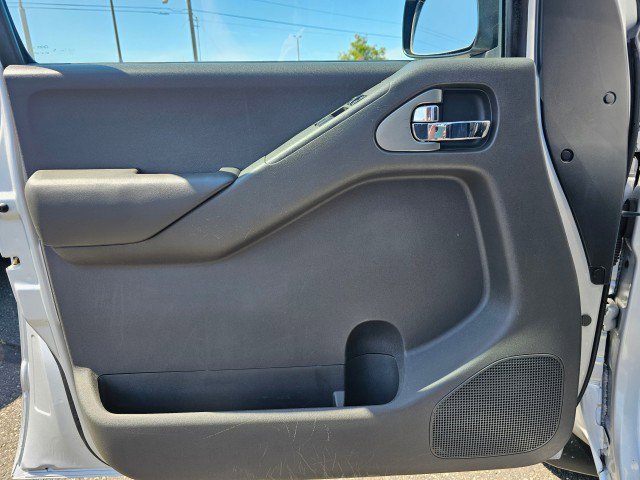 Used 2012 Nissan Frontier SV w/ SV Premium Utility Pkg AWD/4WD image 25