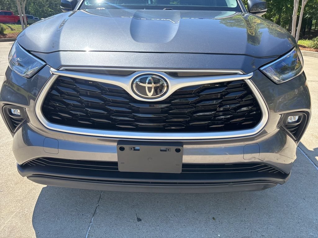 Used 2021 Toyota Highlander LE FWD image 23
