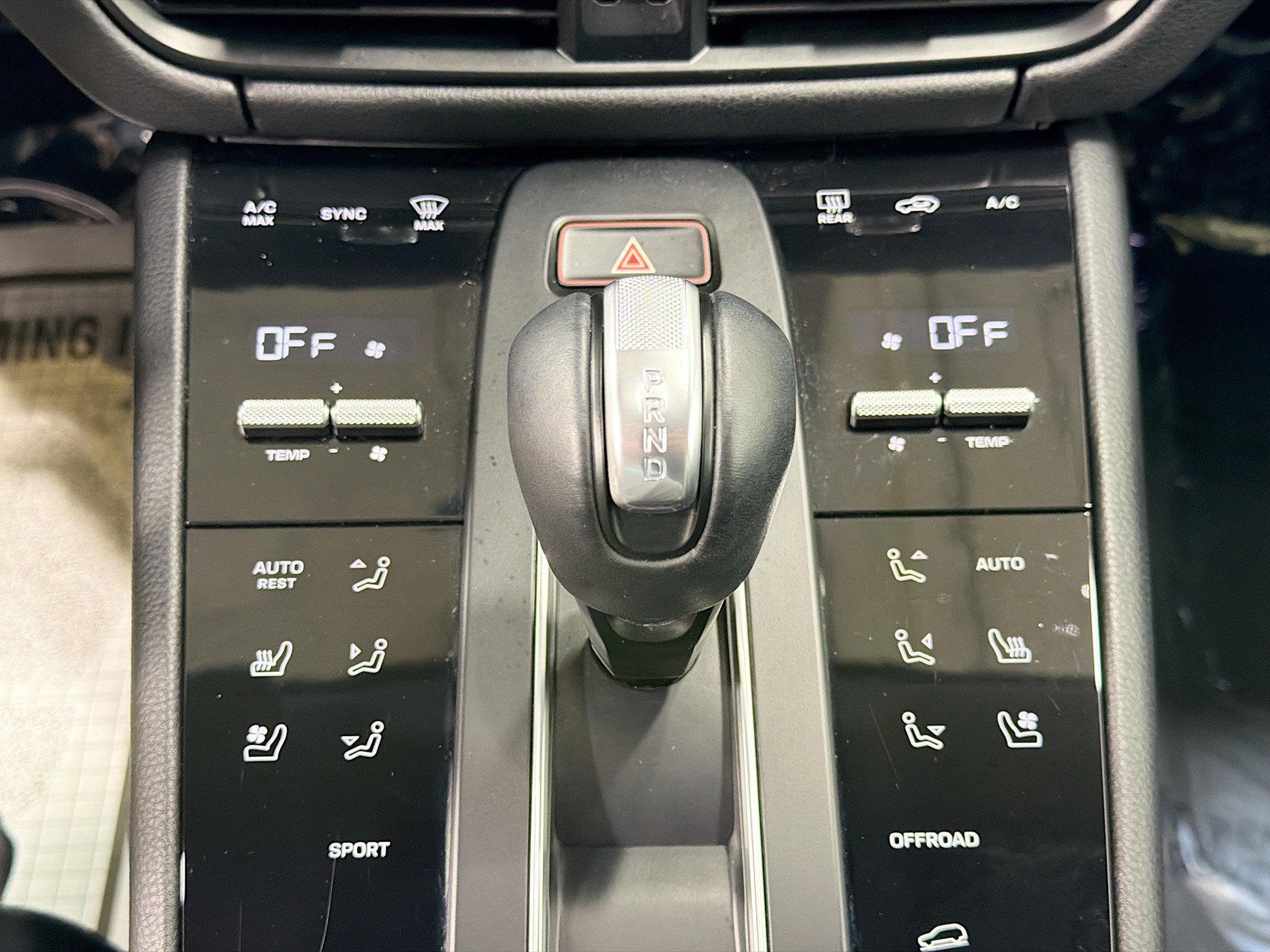 Certified 2023 Porsche Macan AWD/4WD image 34