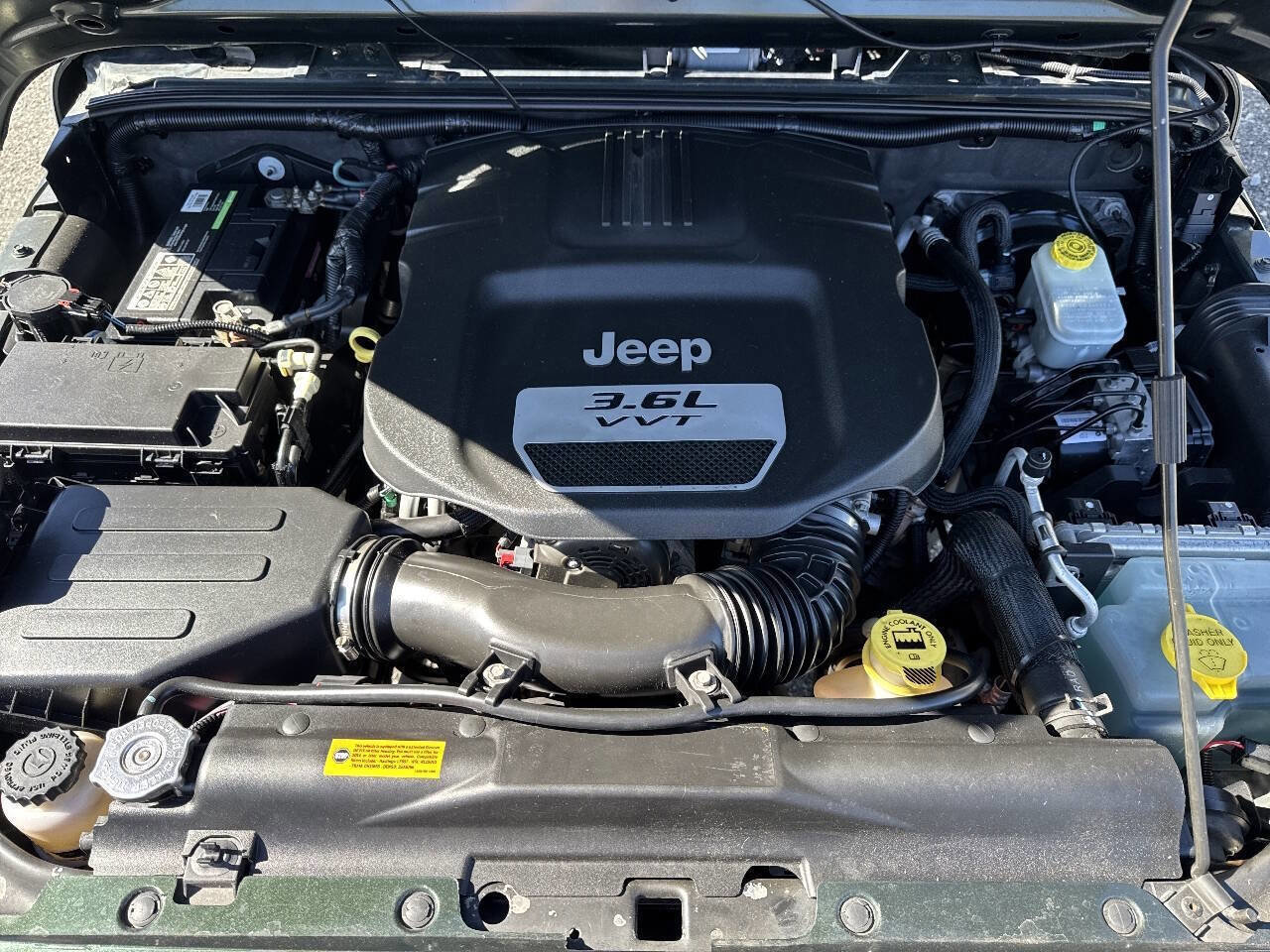 Used 2012 Jeep Wrangler Unlimited Sport w/ Connectivity Group image 39