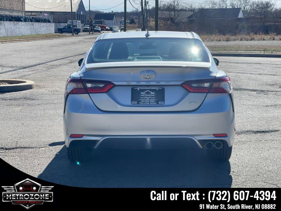 Used 2021 Toyota Camry SE FWD image 5