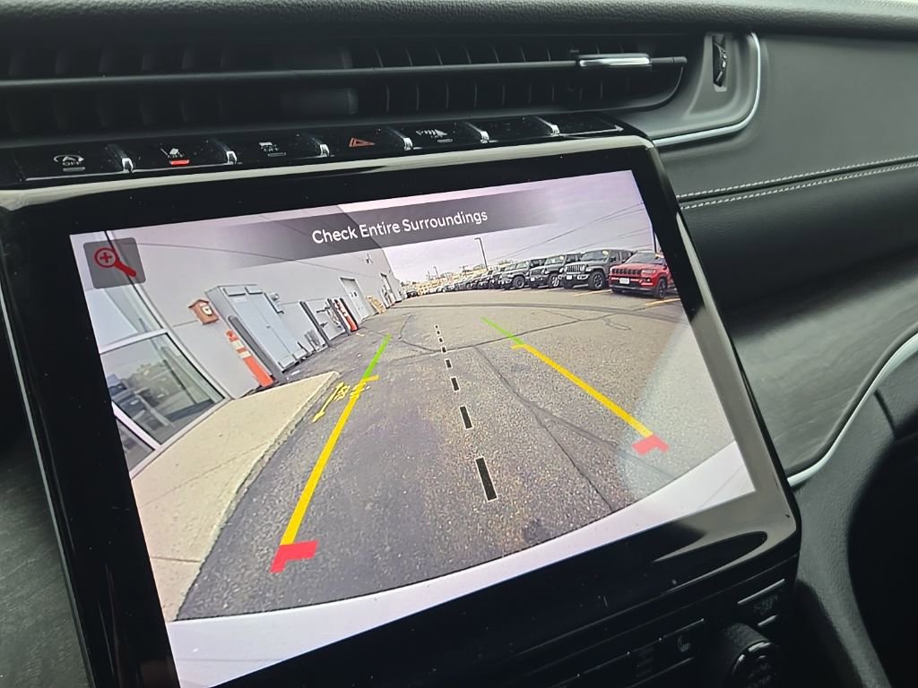 Used 2023 Jeep Grand Cherokee Limited image 21