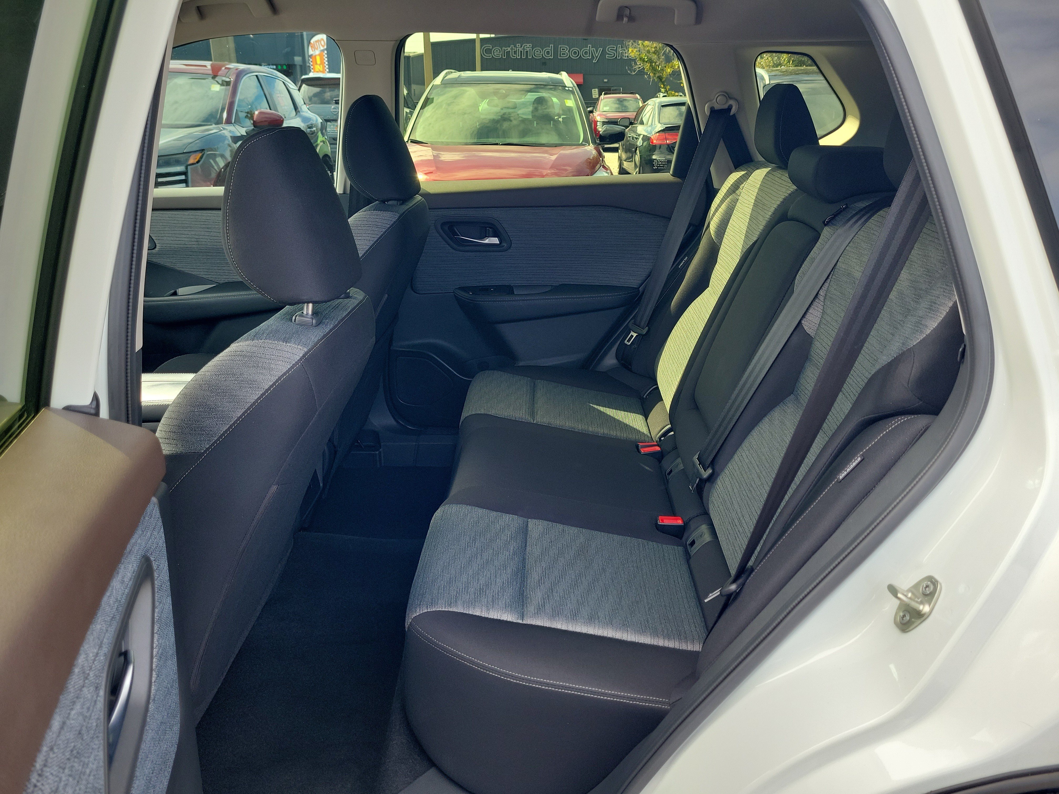 Certified 2023 Nissan Rogue SV FWD image 14
