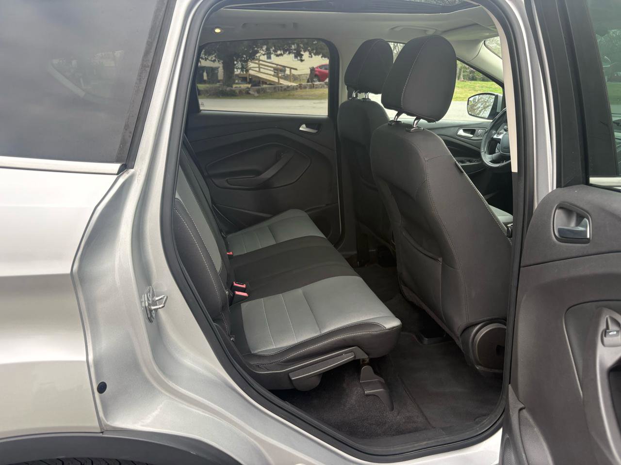 Used 2015 Ford Escape SE image 18