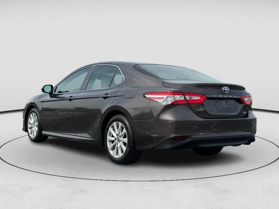 Used 2018 Toyota Camry LE image 4