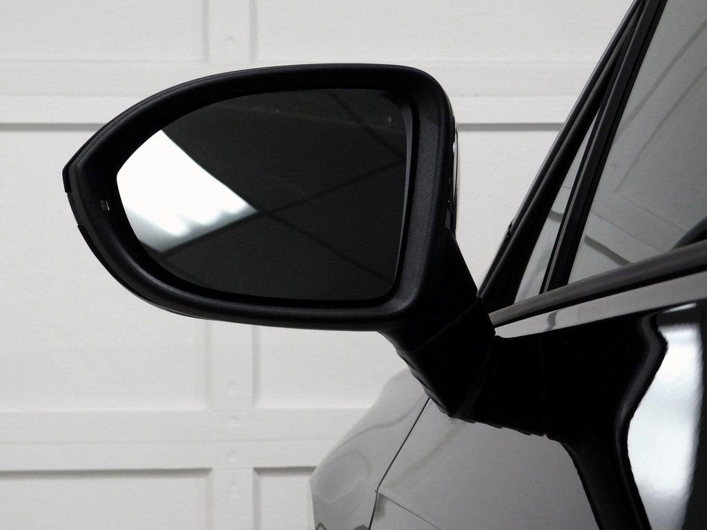 Used 2025 Volkswagen Golf 2.0T image 26