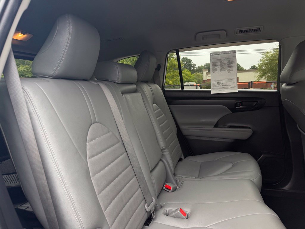 Used 2021 Toyota Highlander L FWD image 35
