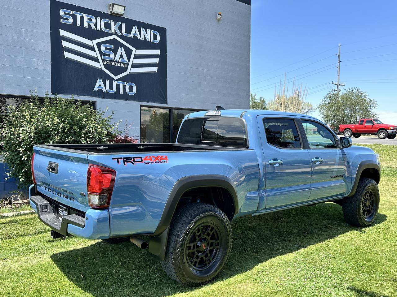 Used 2019 Toyota Tacoma TRD Off-Road w/ Technology Package AWD/4WD image 7