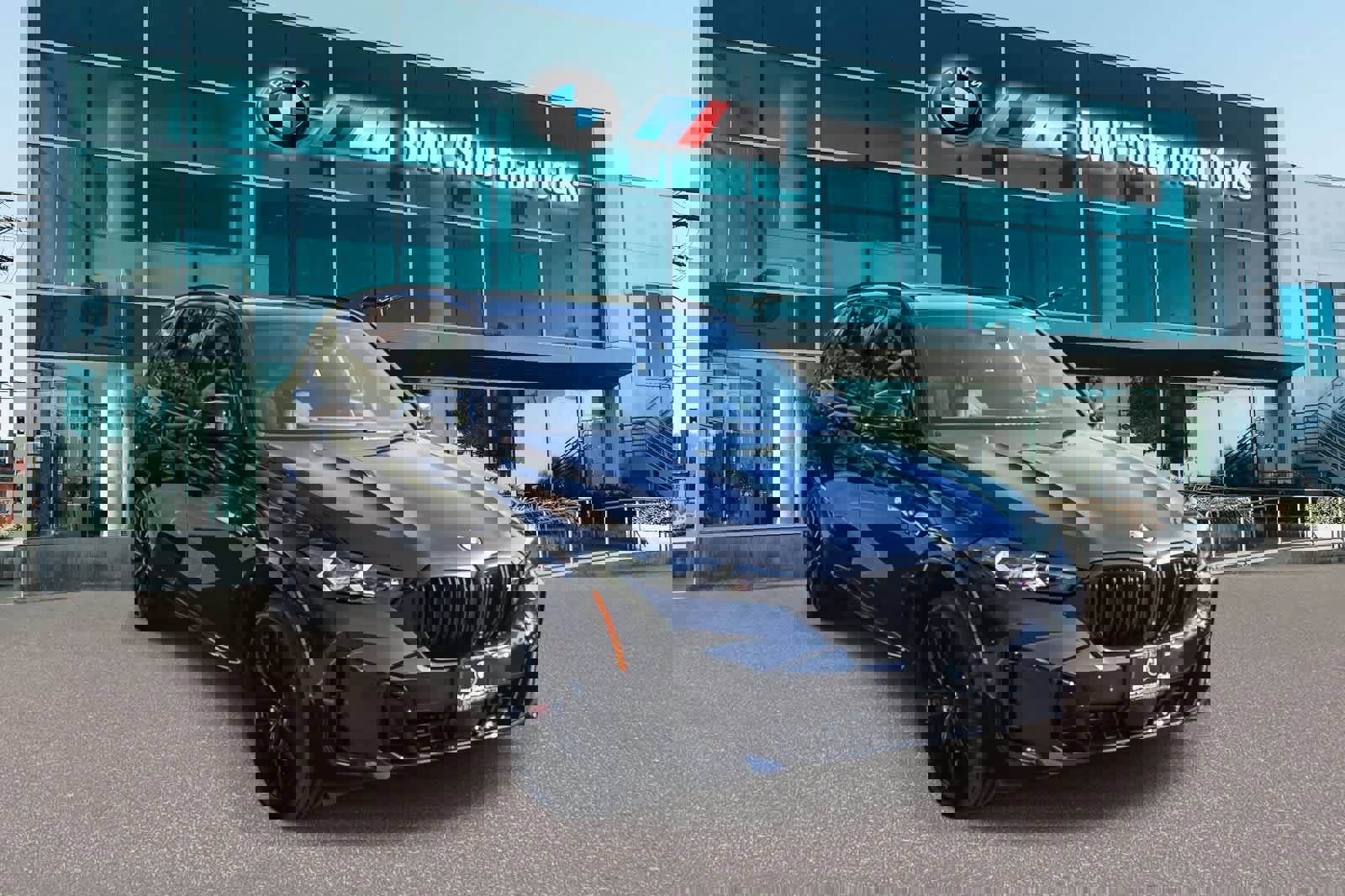 Used 2026 BMW X5 M60i w/ Executive Package image 3