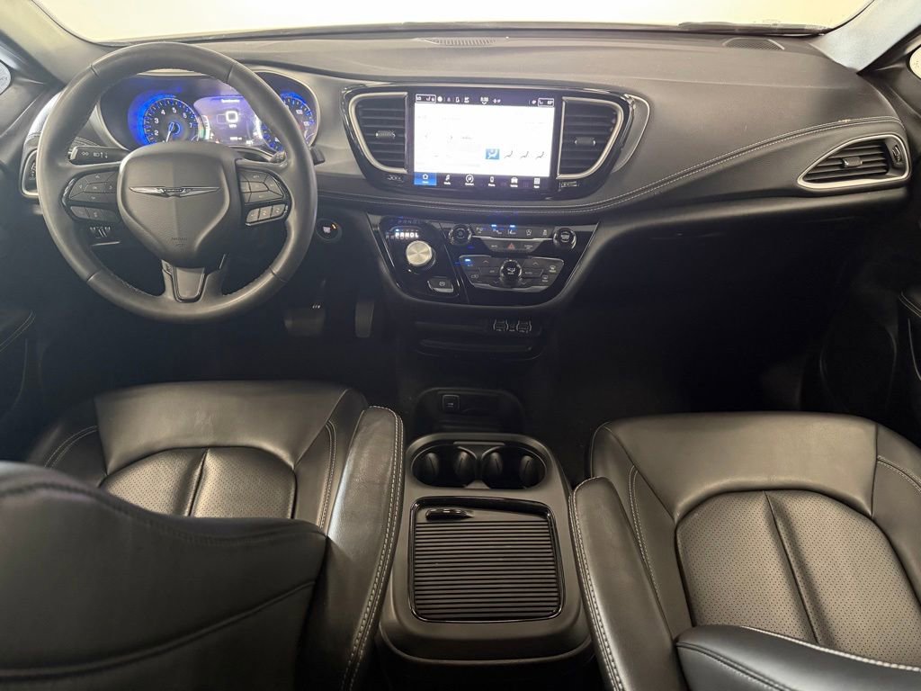 Used 2023 Chrysler Pacifica Touring-L w/ S Appearance Package FWD image 14