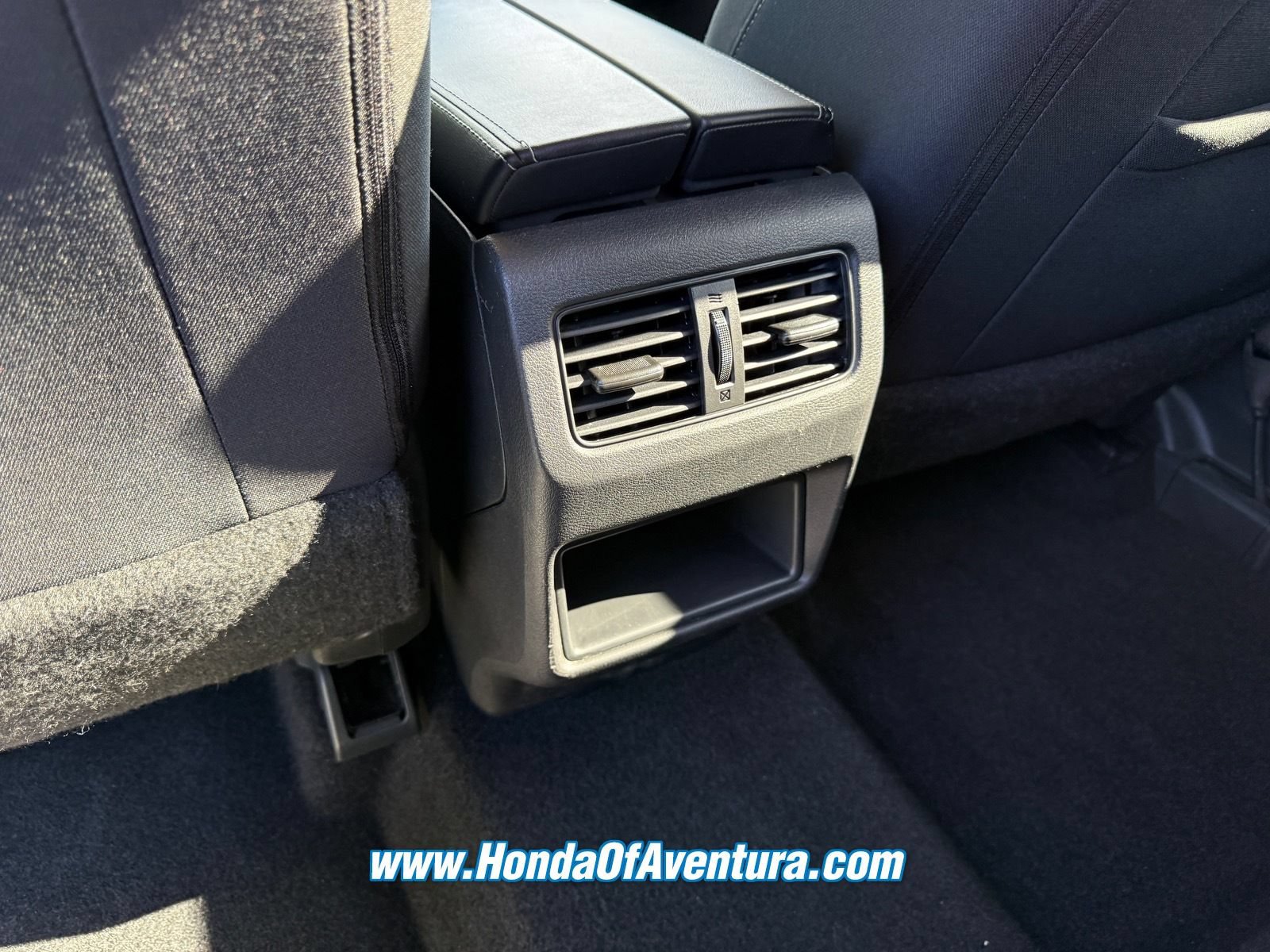 Used 2024 Nissan Rogue S AWD/4WD image 14