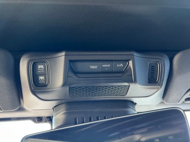 Used 2025 Jeep Wrangler Unlimited Rubicon w/ XTREMEE 35" Tire Package image 16