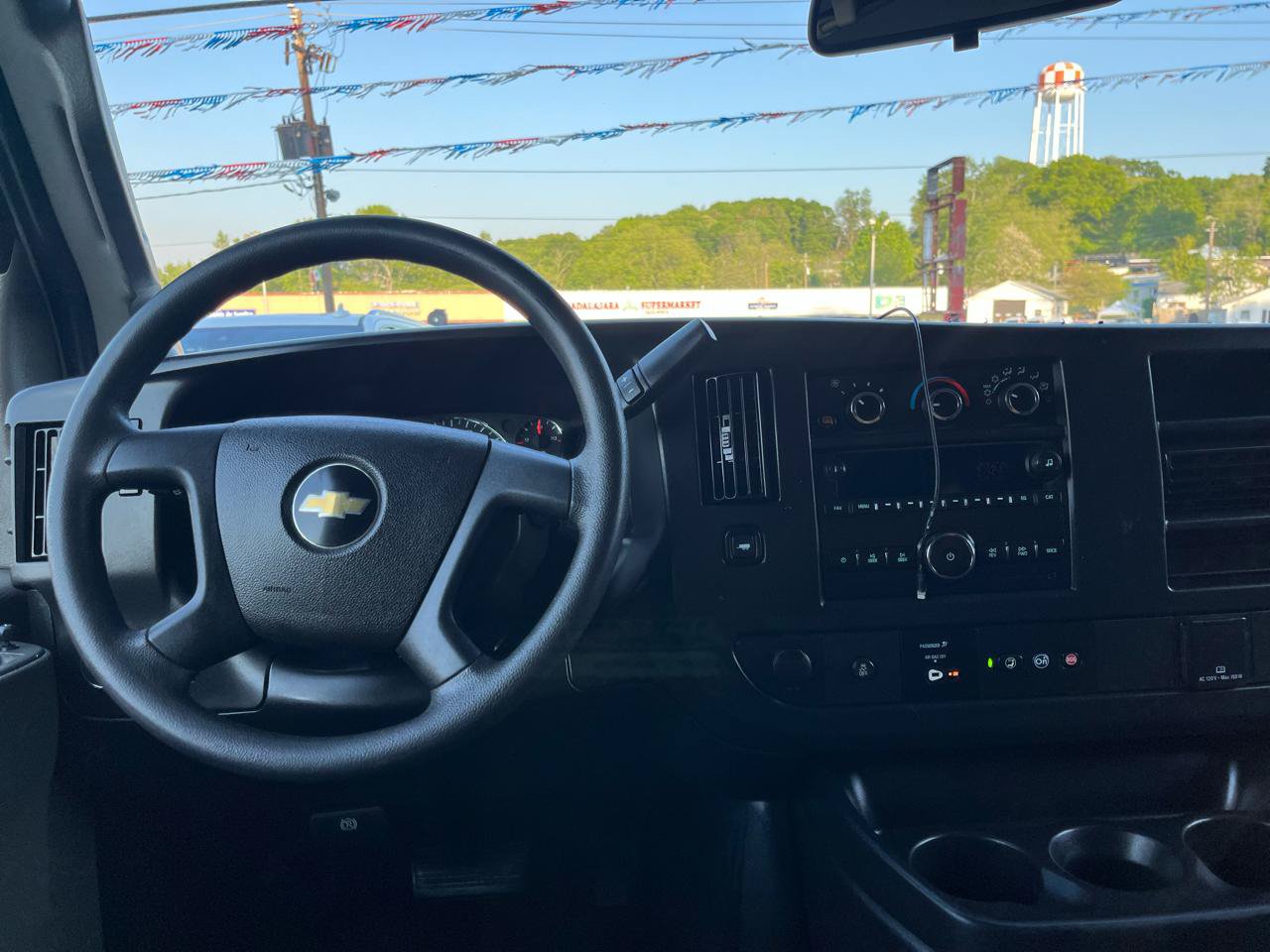 Used 2019 Chevrolet Express 2500 RWD image 11