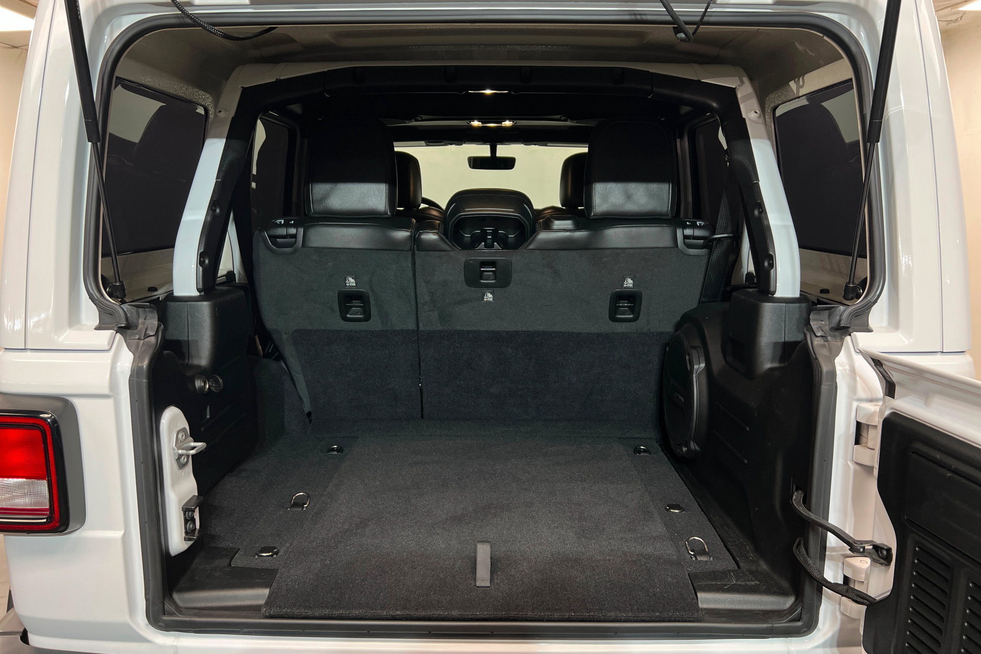 Used 2020 Jeep Wrangler Unlimited Sahara AWD/4WD image 23