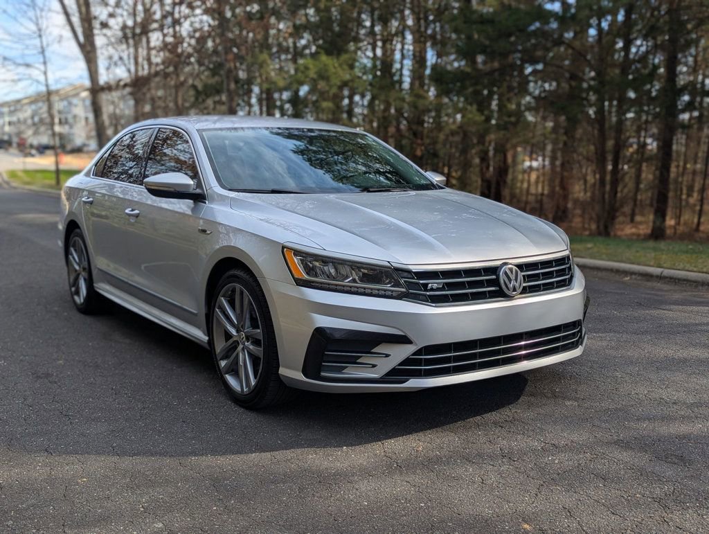 Used 2017 Volkswagen Passat 1.8T R-Line w/ R-Line Lighting Package image 10