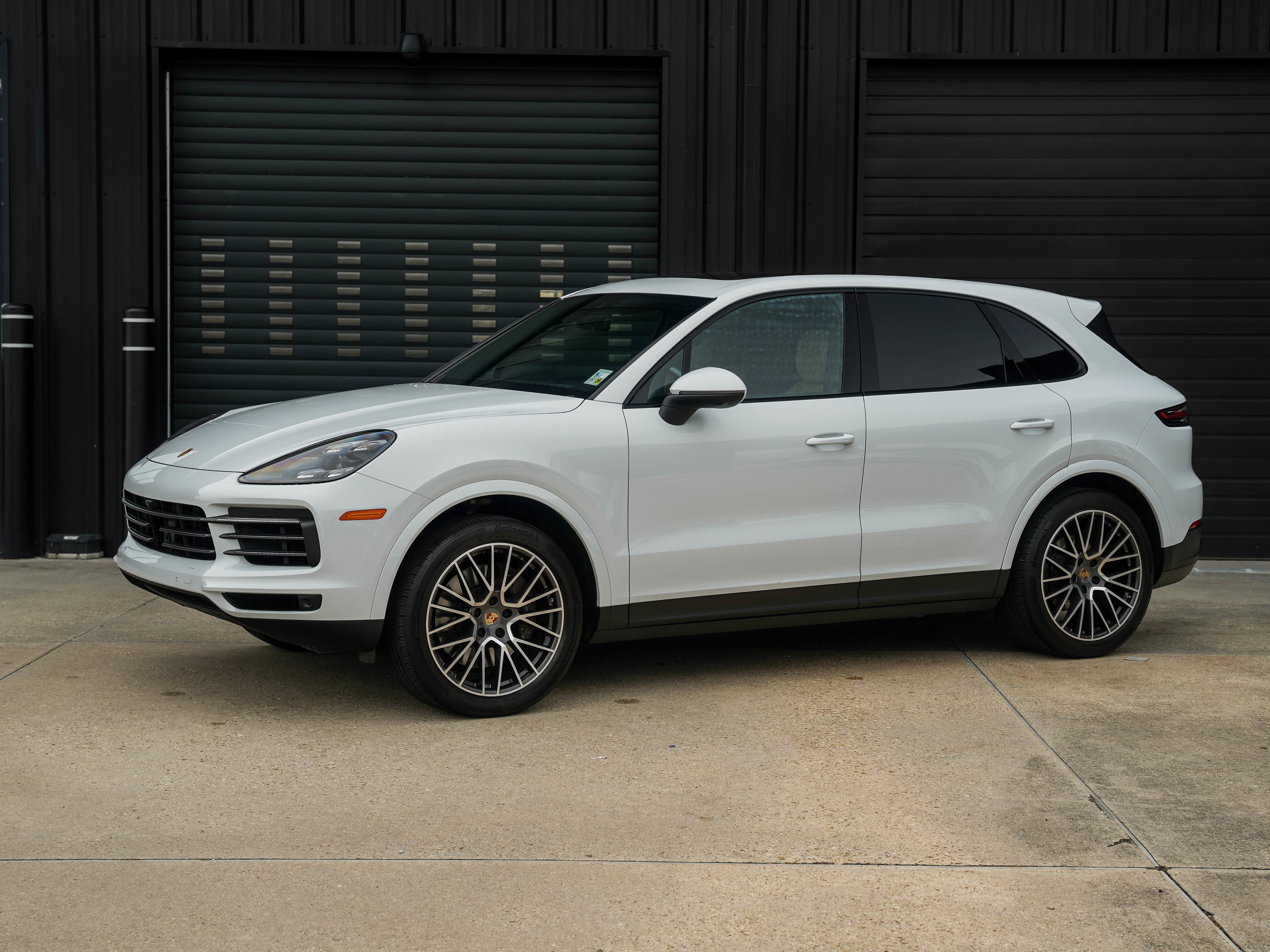 Certified 2022 Porsche Cayenne Platinum Edition image 1