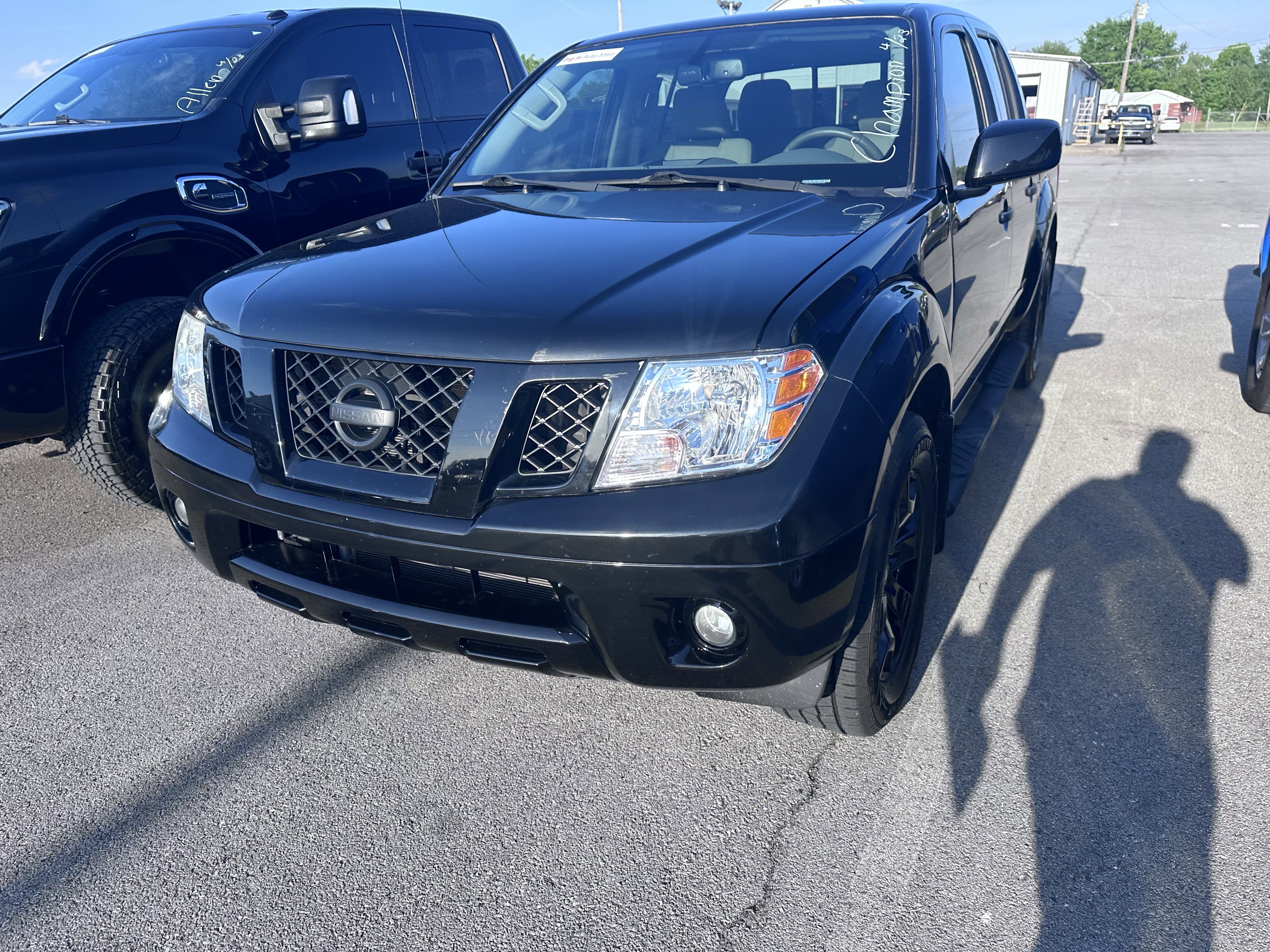 Used 2020 Nissan Frontier SV w/ Midnight Edition Floor Mats RWD image 5