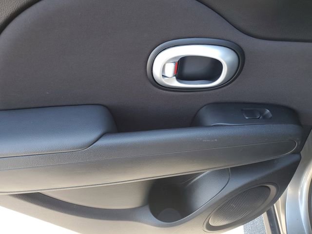 Used 2016 Kia Soul + image 15