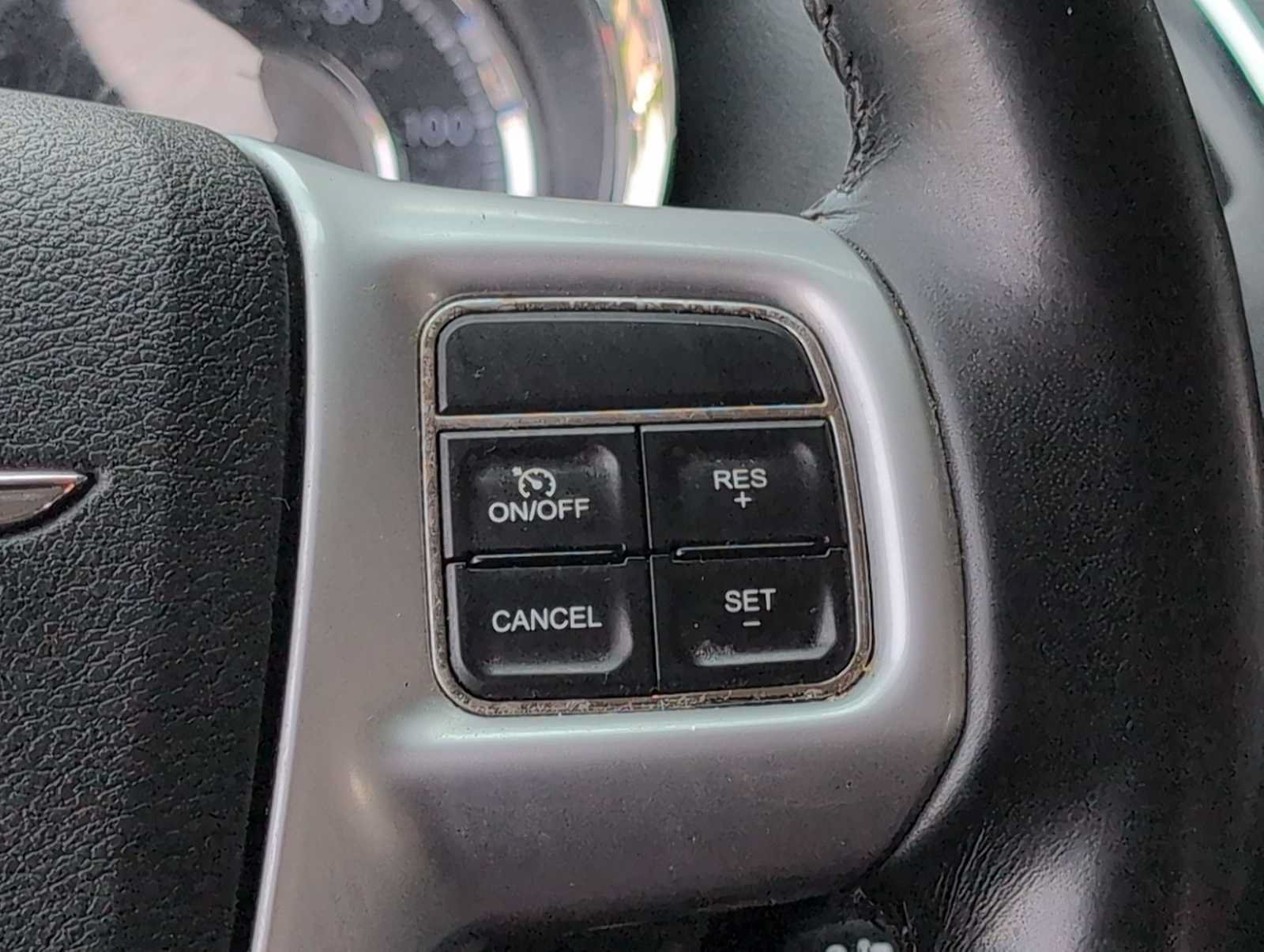 Used 2011 Chrysler Town & Country Touring-L w/ Entertainment Group #2 FWD image 21