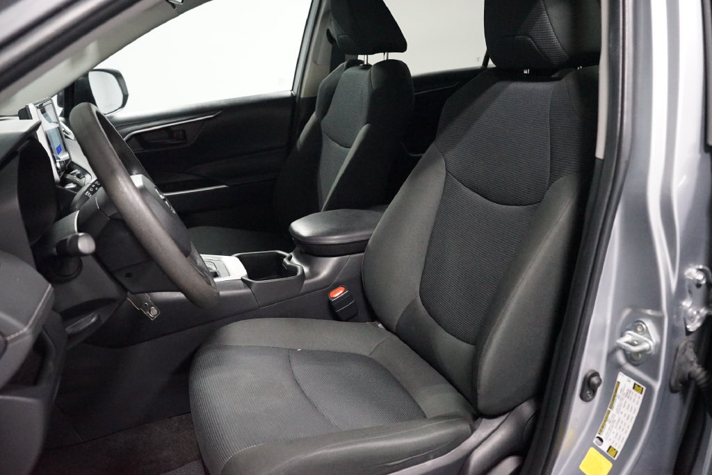 Used 2024 Toyota RAV4 LE FWD image 6