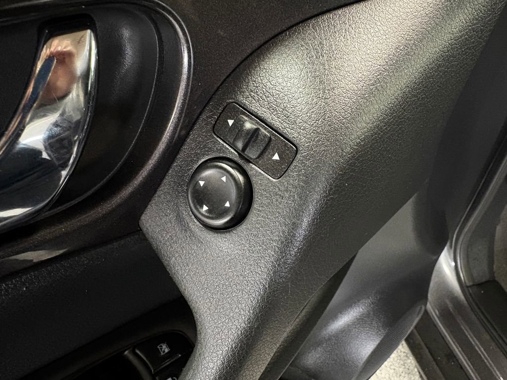 Used 2019 Nissan Rogue S image 13