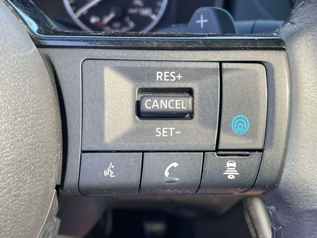 Used 2023 Nissan Rogue SL AWD/4WD image 32