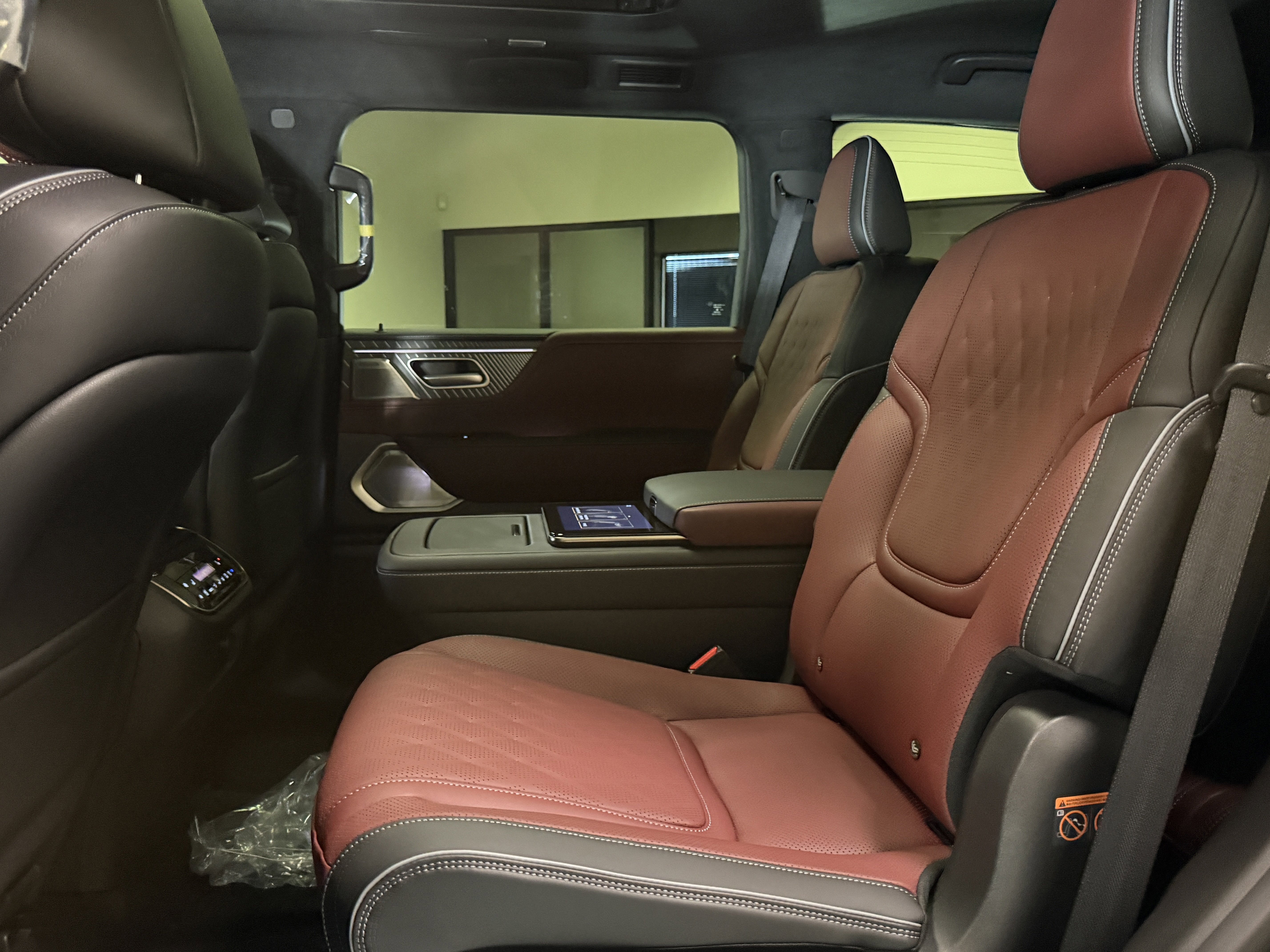 New 2026 INFINITI QX80 Autograph w/ Premium Cargo Package image 16