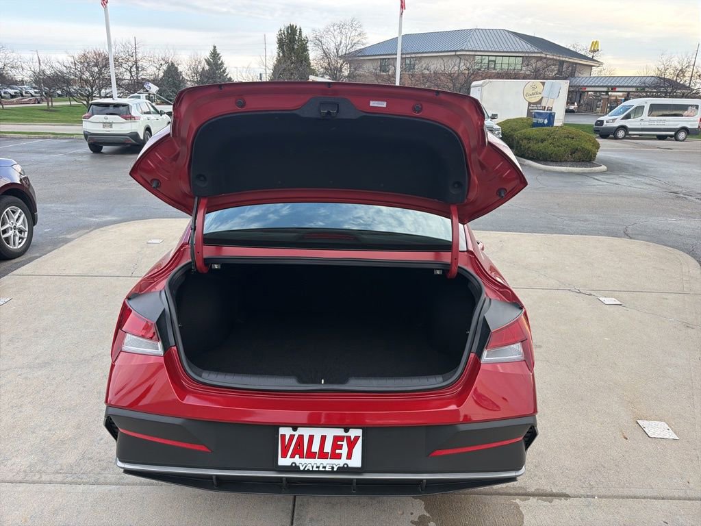 Used 2025 Hyundai Elantra Sport image 44