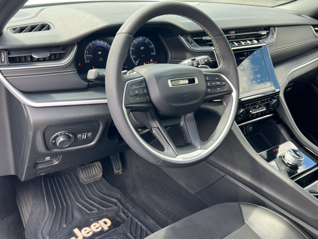 Used 2023 Jeep Grand Cherokee Altitude AWD/4WD image 17