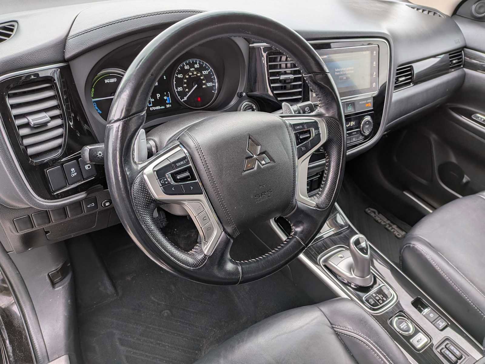 Used 2018 Mitsubishi Outlander SEL image 2