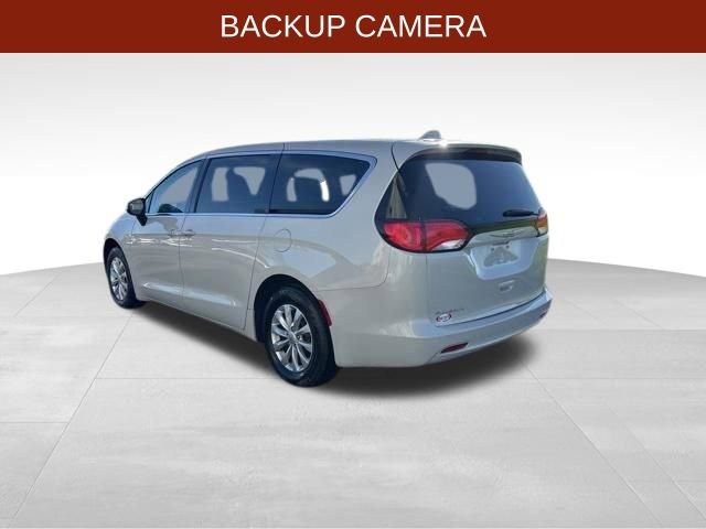 Used 2017 Chrysler Pacifica Touring w/ Tire & Wheel Group FWD image 5
