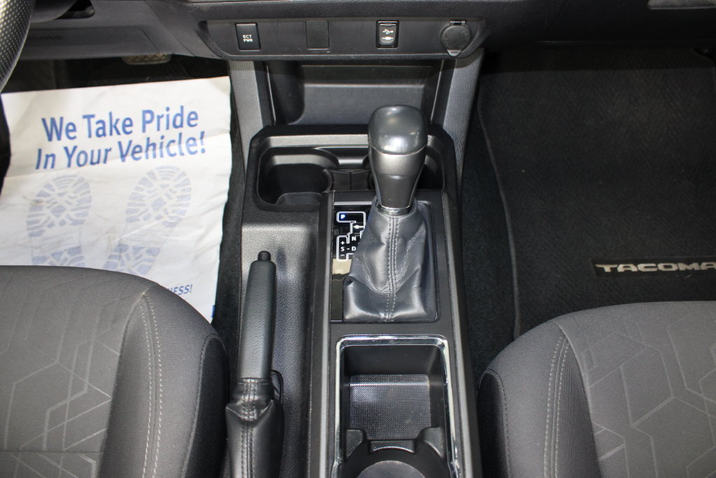 Used 2016 Toyota Tacoma SR5 AWD/4WD image 10