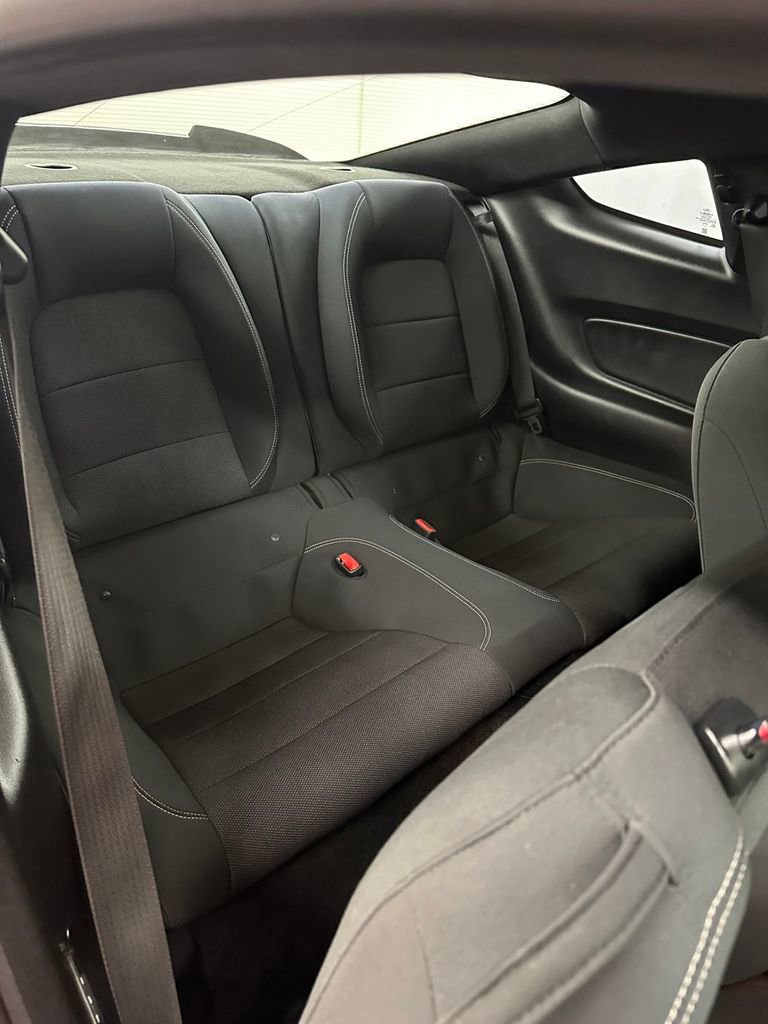 Used 2015 Ford Mustang Coupe RWD image 25