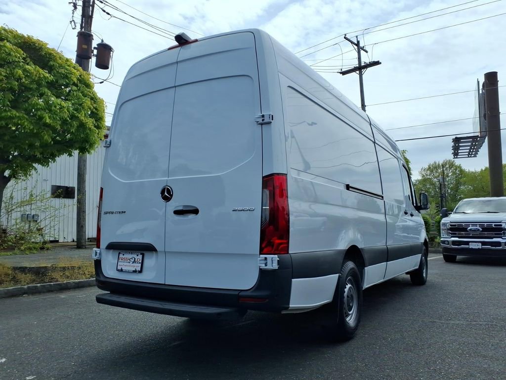 Used 2023 Mercedes-Benz Sprinter 2500 image 17