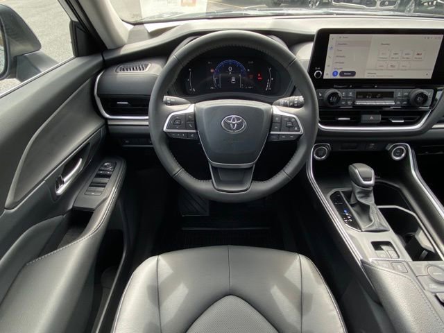 Used 2026 Toyota Grand Highlander AWD image 26