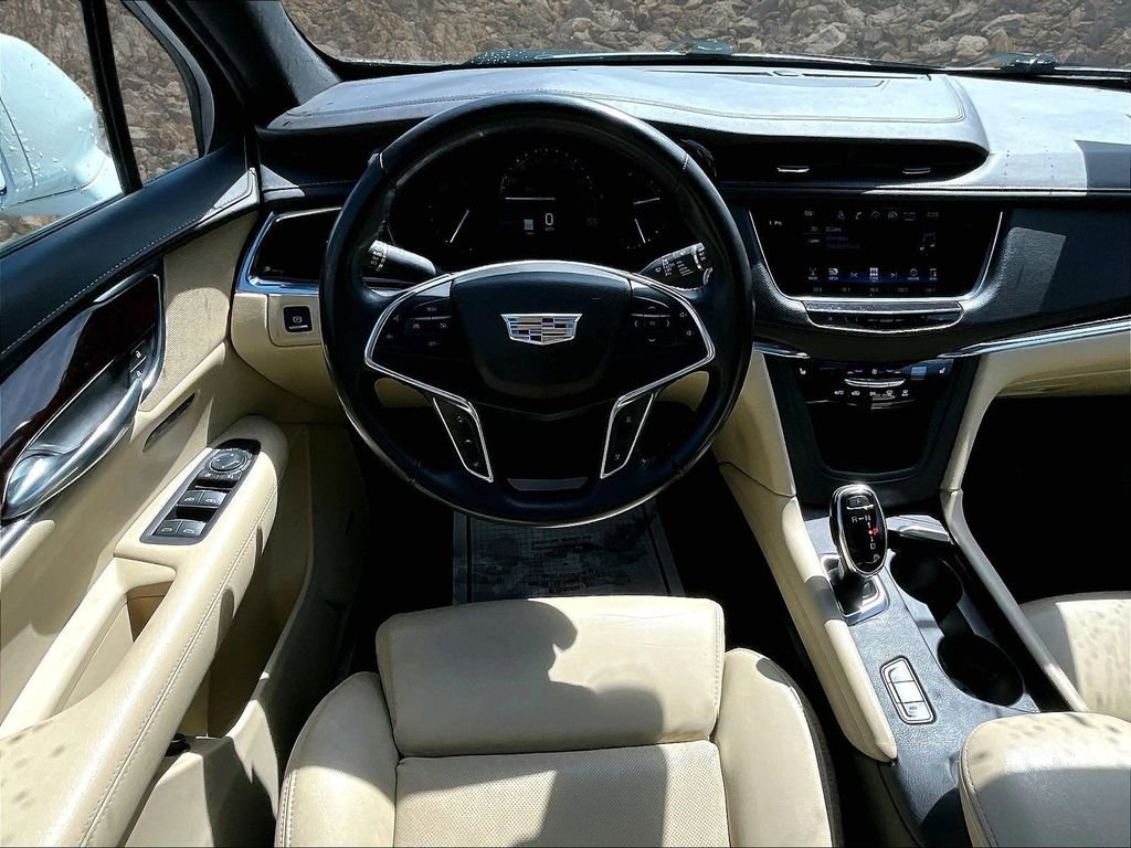 Used 2017 Cadillac XT5 Luxury w/ Driver Awareness Package AWD/4WD image 5