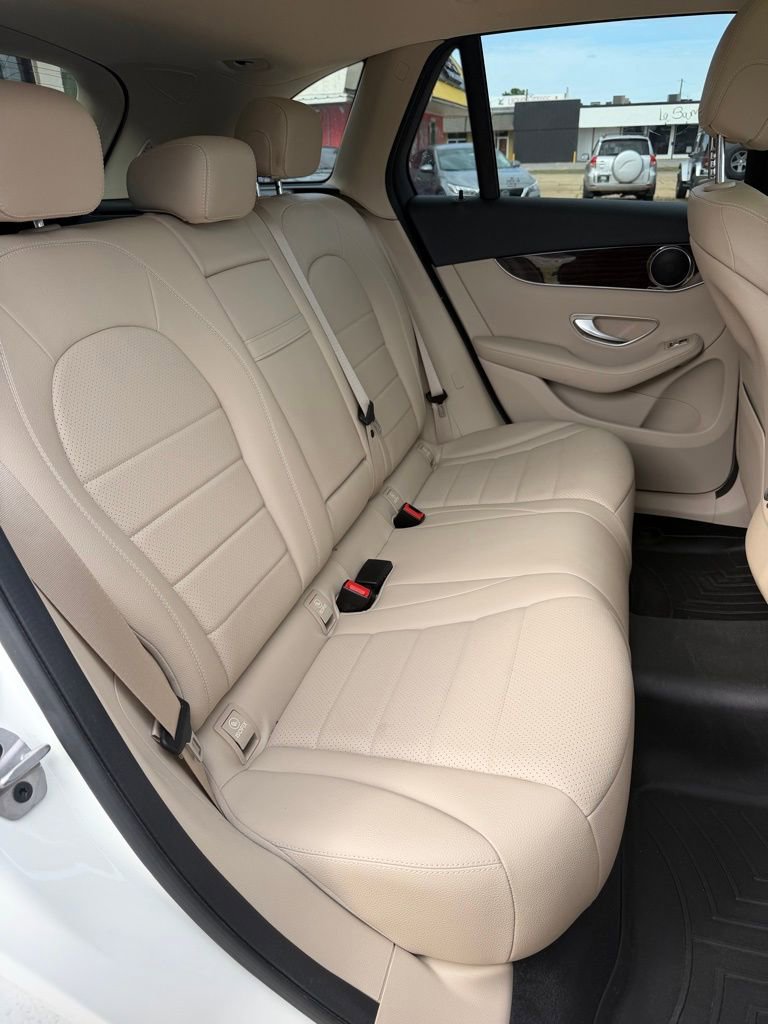 Used 2021 Mercedes-Benz GLC 300 image 24