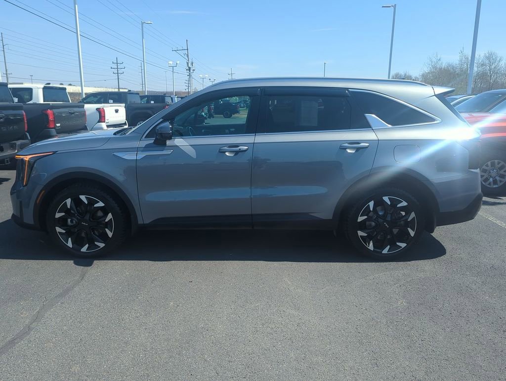 Used 2025 Kia Sorento EX w/ Panoramic Sunroof Package FWD image 5