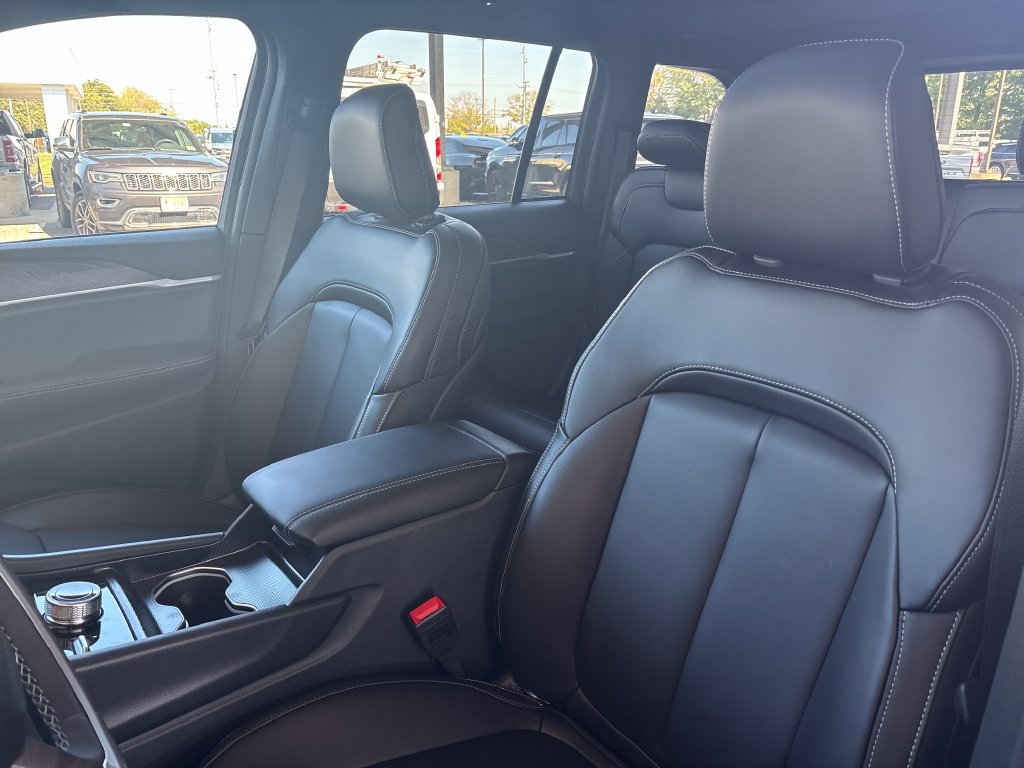 New 2027 Jeep Grand Cherokee Limited AWD/4WD image 18
