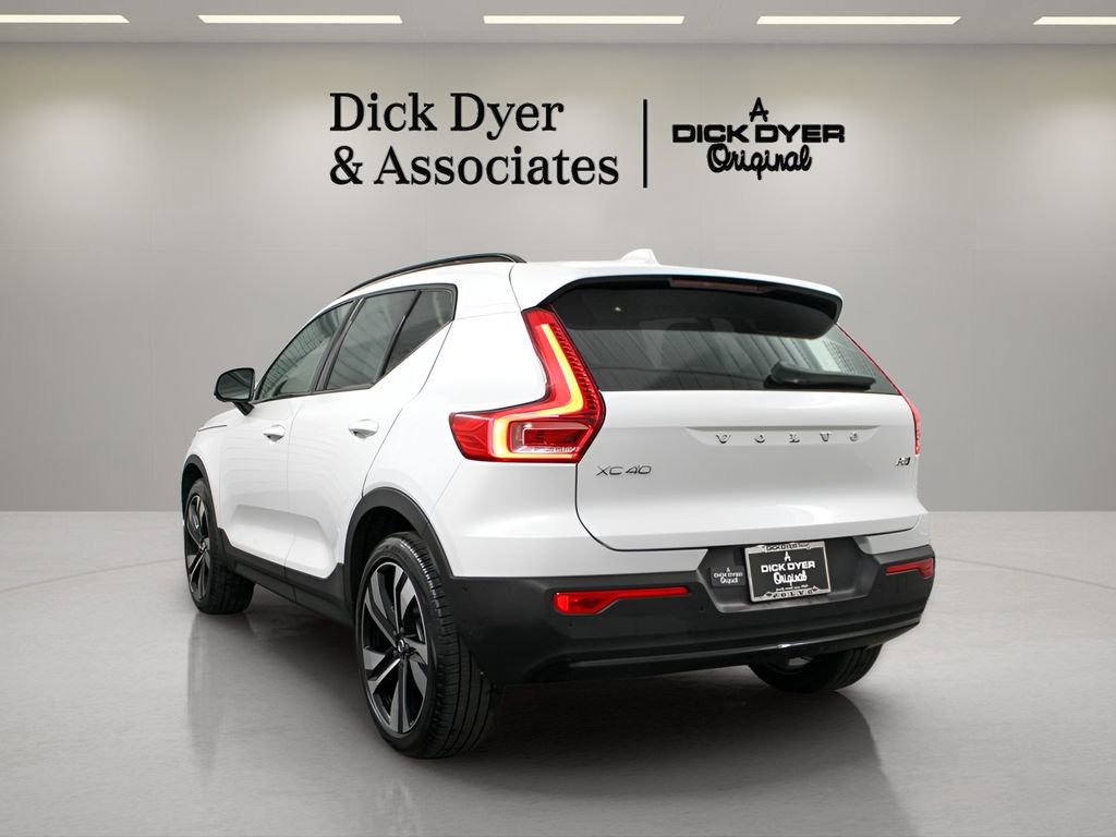 Used 2025 Volvo XC40 B5 Ultra AWD/4WD image 4