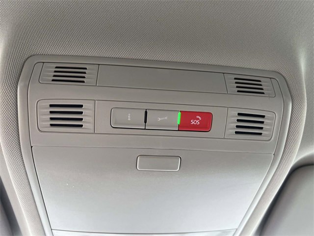 Used 2024 Volkswagen Taos SE image 31