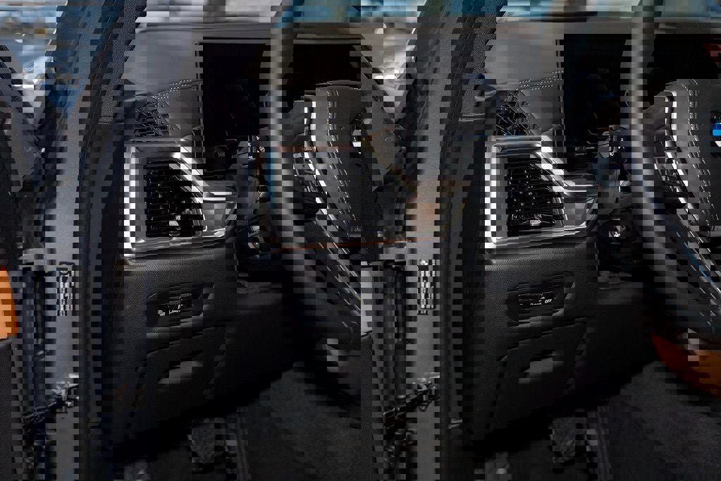 New 2026 BMW X5 xDrive40i w/ Climate Comfort Package image 14