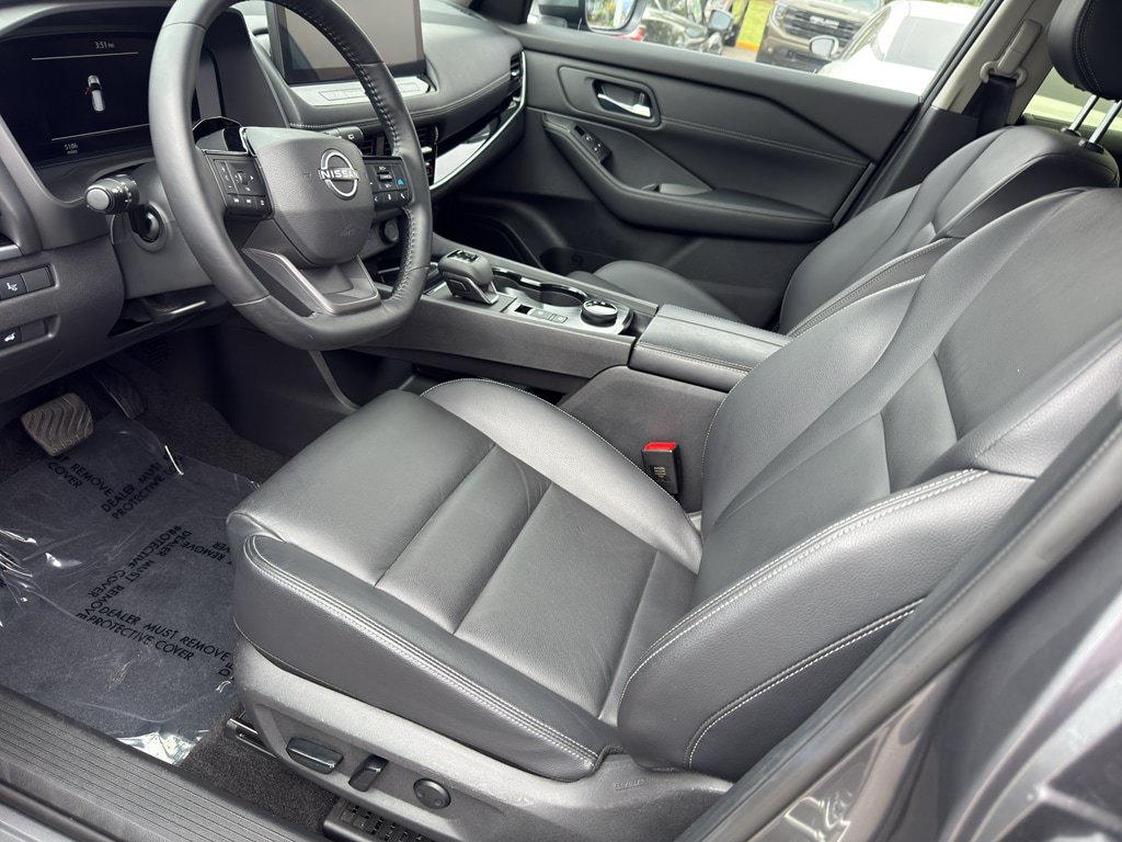 Used 2025 Nissan Rogue SL w/ Tech Package AWD/4WD image 11