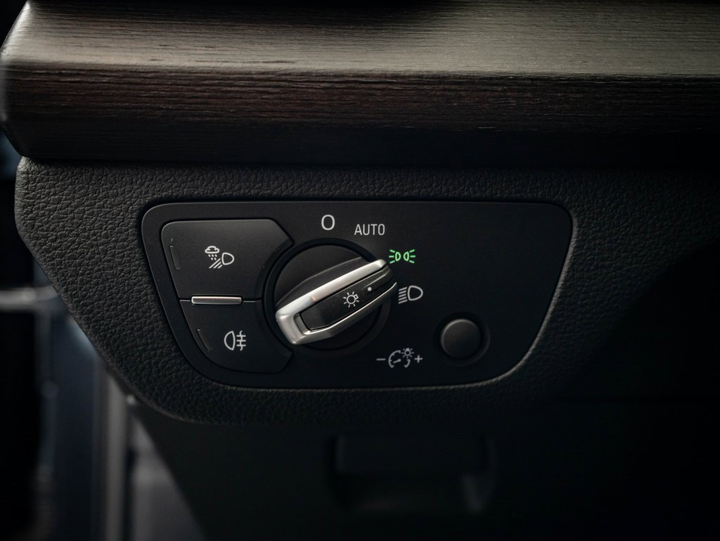 Used 2023 Audi Q5 2.0T Premium w/ Convenience Package image 38