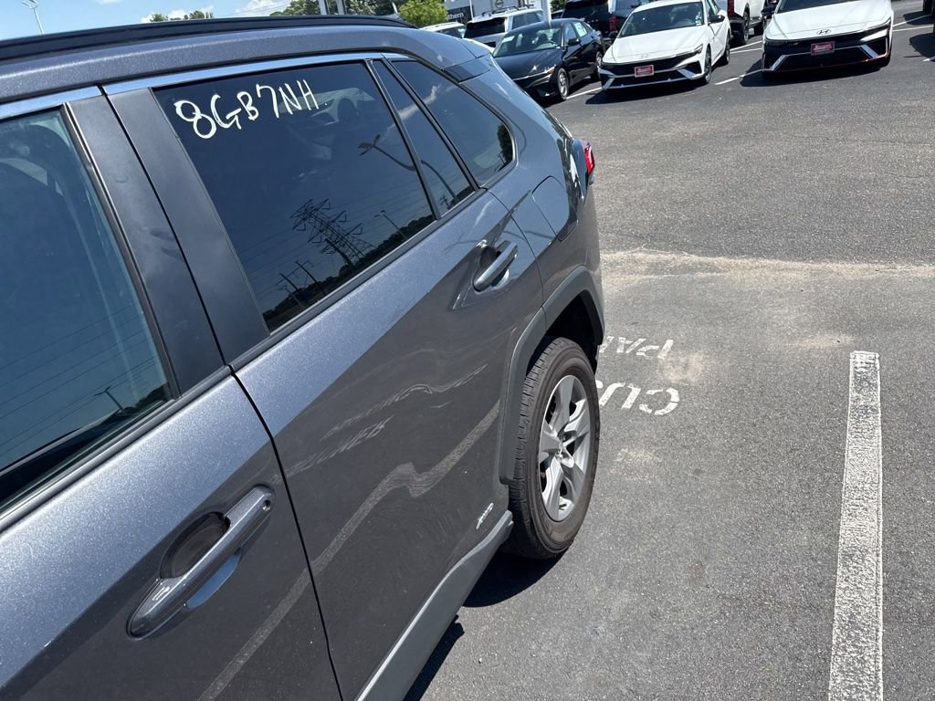 Used 2025 Toyota RAV4 XLE AWD/4WD image 4