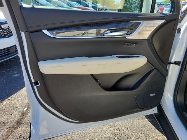 New 2026 Cadillac XT5 Sportv w/ LPO, Floor Liner Package AWD/4WD image 22
