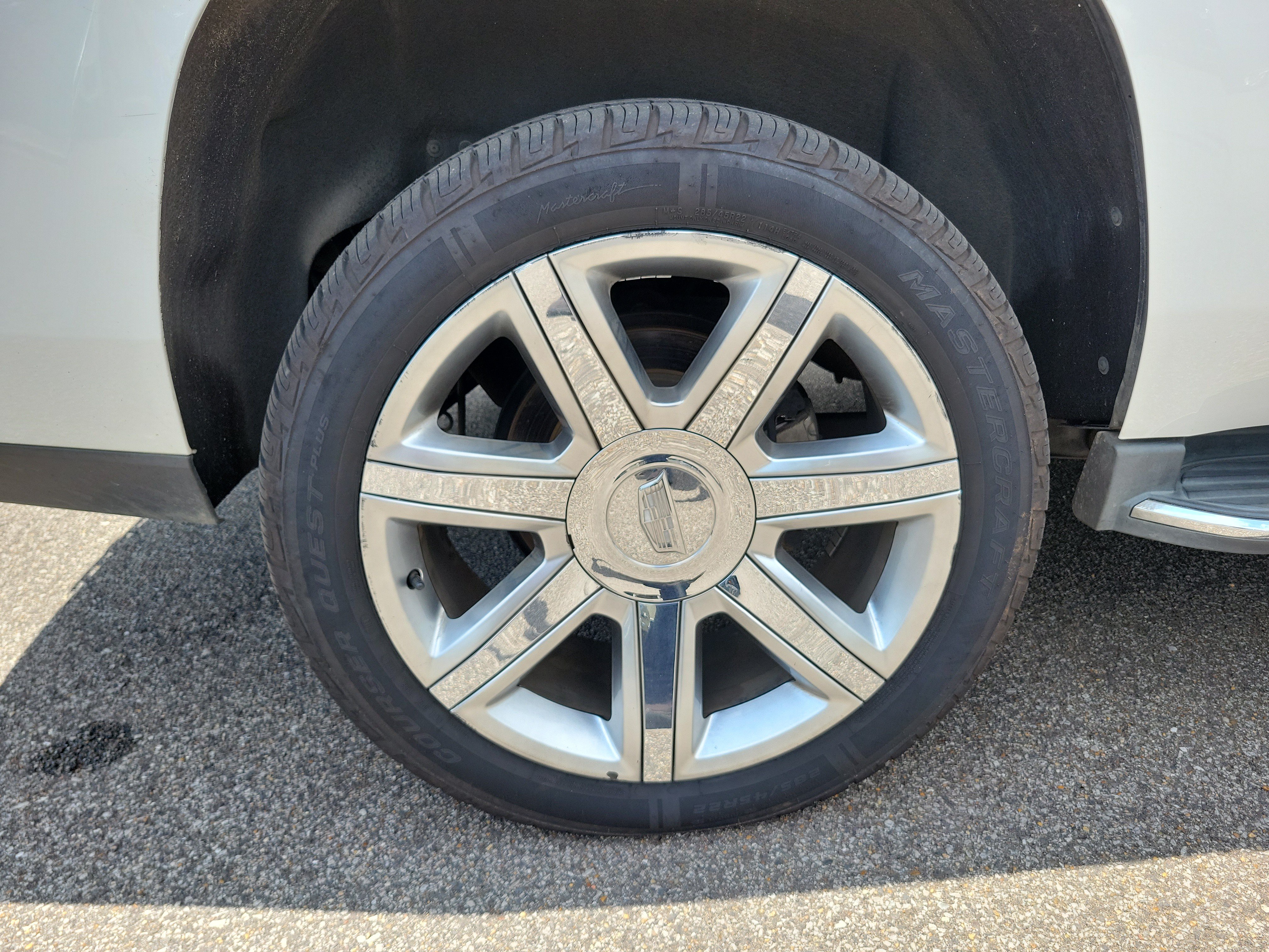 Used 2018 Cadillac Escalade Luxury AWD/4WD image 9